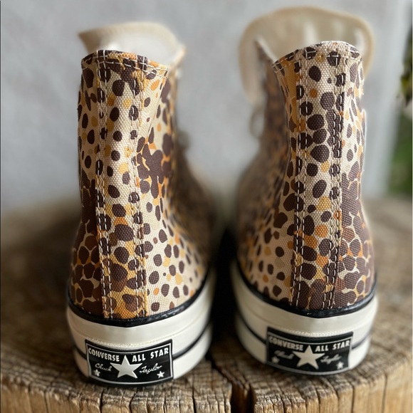 High-Top Chuck Taylor’s All Star - Picture 3 of 9